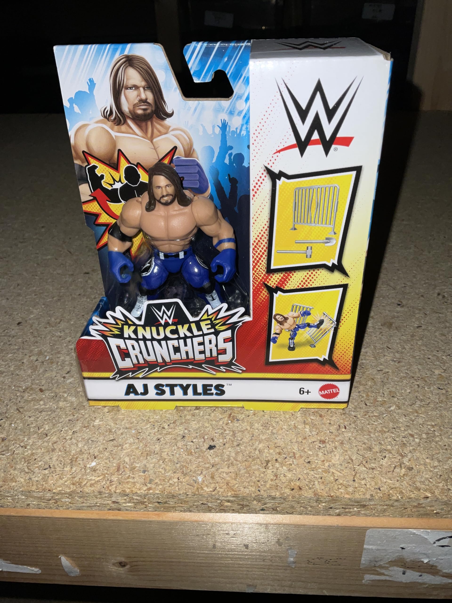 Amazon.co.jp: WWE ナックルクランチャーフィギュア 10cm - AJ